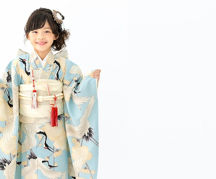 point01 振袖の人気柄をリデザインした、大人可愛い七五三。