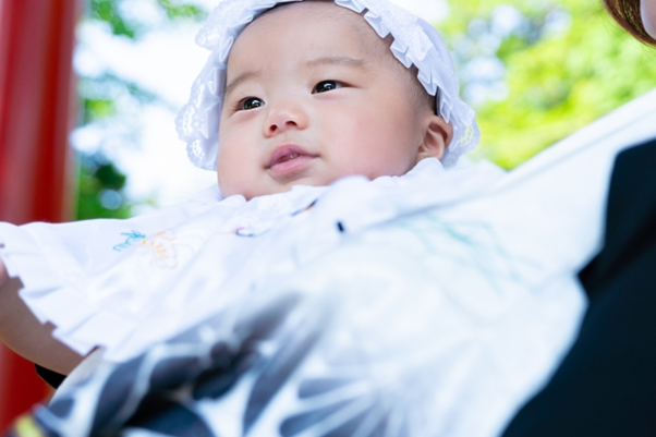 夏のお宮参りの服装は？赤ちゃんとママやパパ、祖父母を初夏・真夏でご紹介！