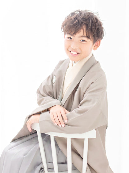 D1005gla　亀甲に矢絣/ベージュ×グレー　【小学生男の子卒業式袴レンタル】