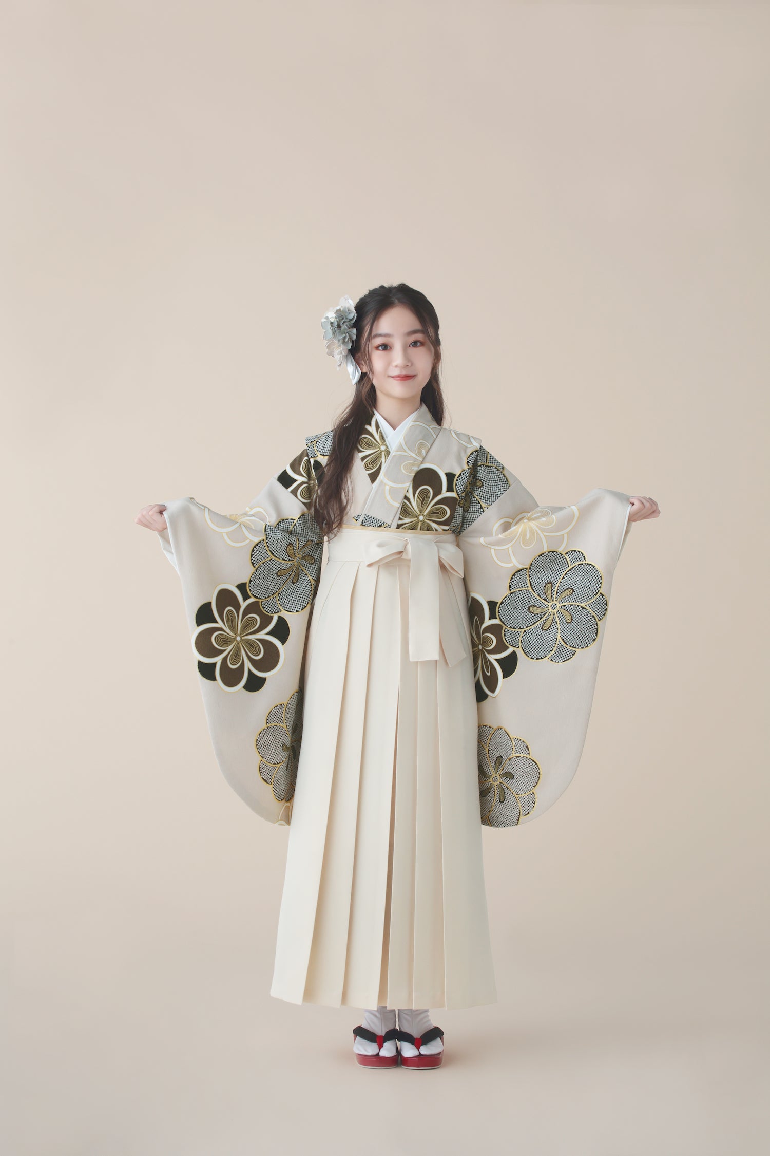 卒業袴 小学生 C0010 ねじり梅 / ベージュ | 卒業式小学生袴レンタル | tententen – tententen(てんてんてん)